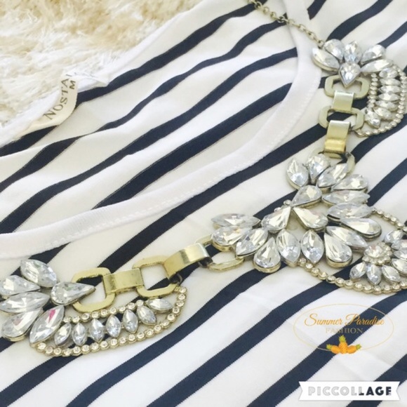 Jewelry - 💠NWT Gold Crystal Statement Necklace
